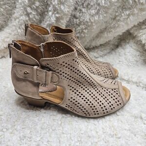 Earth Keri Peep-toe Perforated Leather Ankle Bootie‎ sz 7